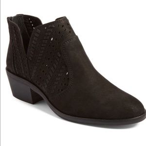Vince Camuto Prasata black booties